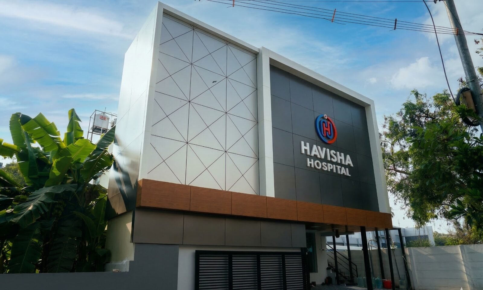Modern Havisha Hospital building in Coimbatore for varicose veins and diabetic foot treatment